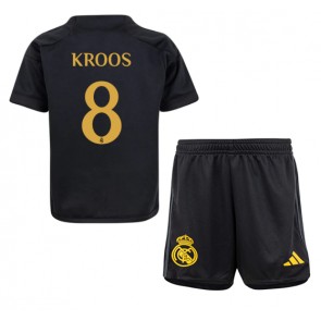 Real Madrid Toni Kroos #8 Replika Babytøj Tredje sæt Børn 2023-24 Kortærmet (+ Korte bukser)